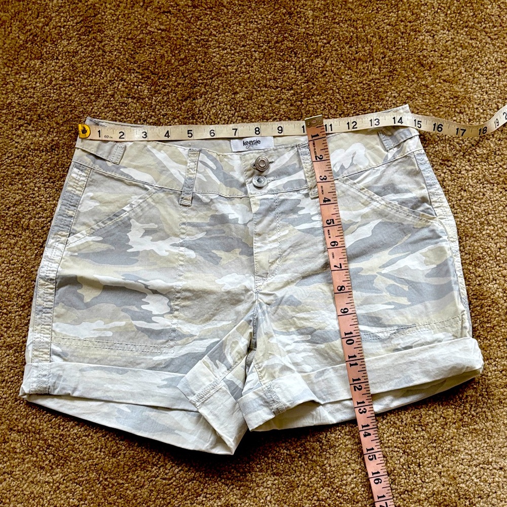 Kensie Women's Gray Camouflage Cargo Shorts